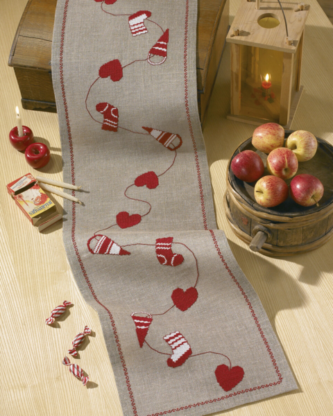 Broderikit Jullöpare på Natur 33 x 116 cm