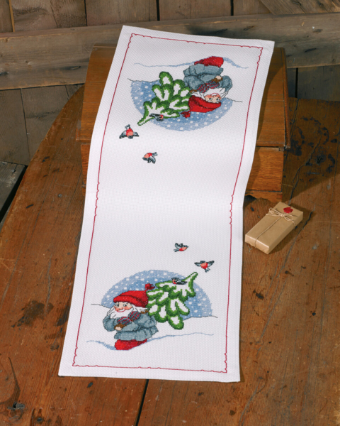 Broderikit Tomte med julgran 34 x 94 cm