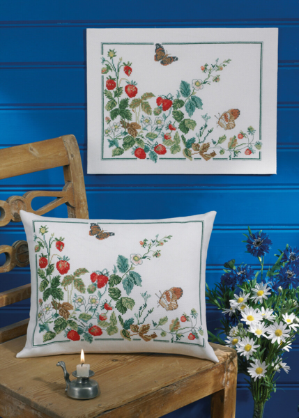 Broderikit Jordgubbar och fjärilar 39 x 30 cm