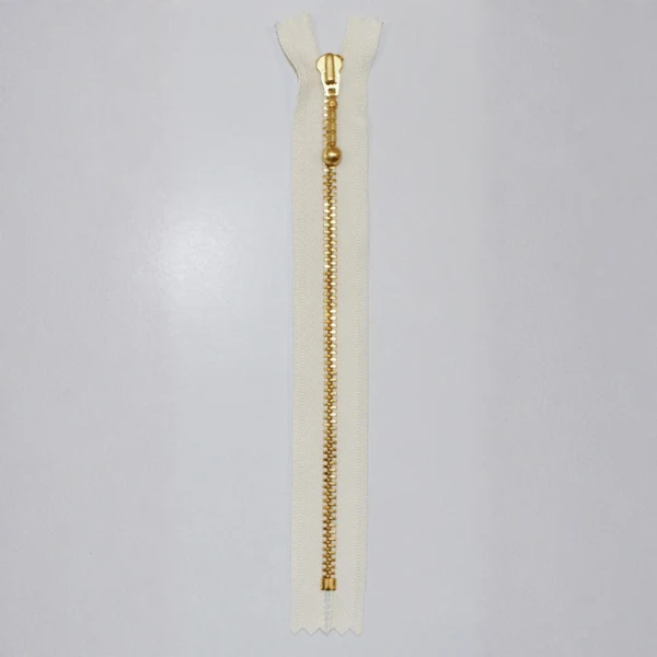 YKK Fast Blixtlås, Mässing, 4 mm 841 Ecru