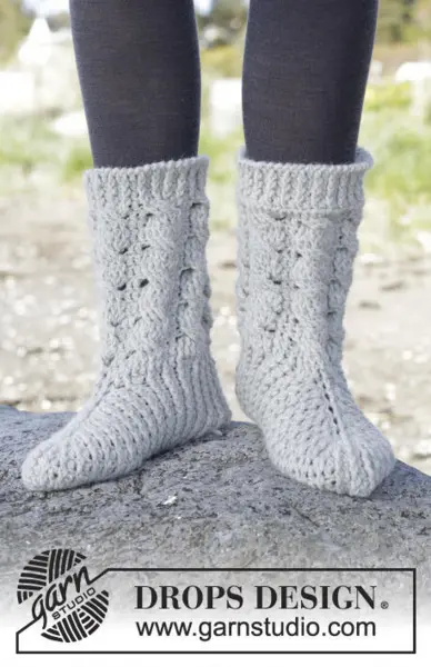 166-33 Snowdrift Socks by DROPS Design