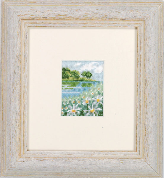 Broderikit Prästkrage-äng 6,5 x 5 cm