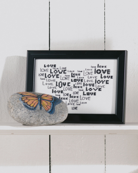 Broderikit Love i hjärta 14 x 9 cm