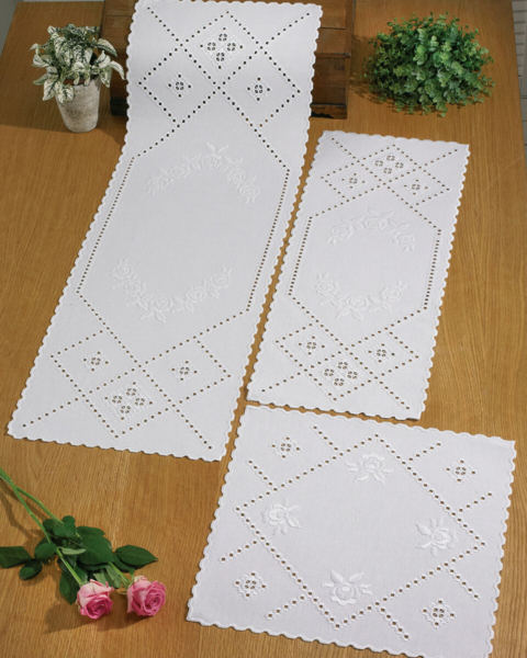 Broderikit Hardanger med rosor 27 x 68 cm