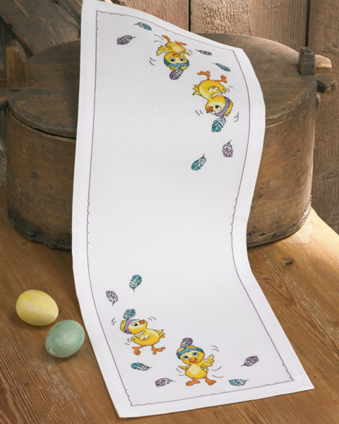 Broderikit Dansande kycklingar 24 x 67 cm