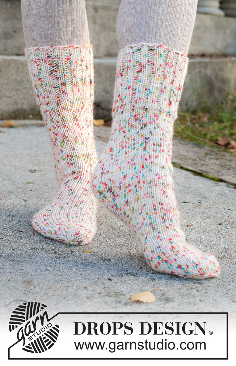 261-67 Twinkle Twist Socks by DROPS Design