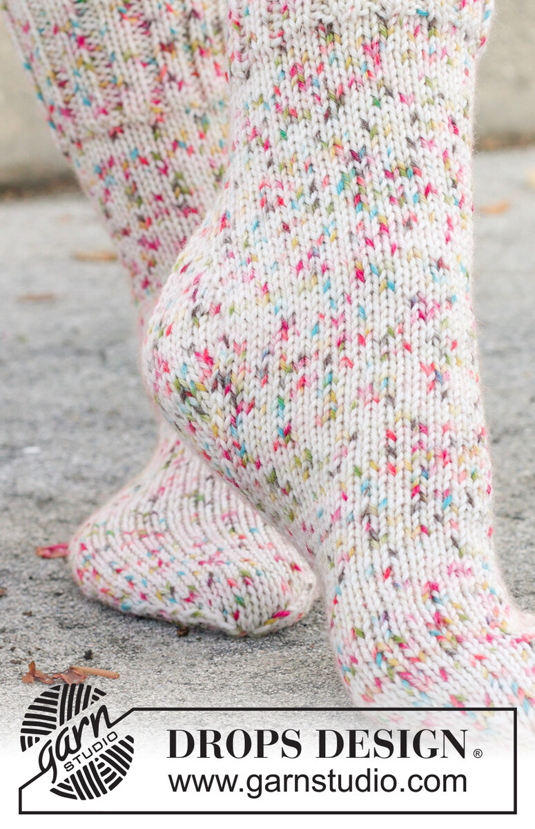 261-67 Twinkle Twist Socks by DROPS Design