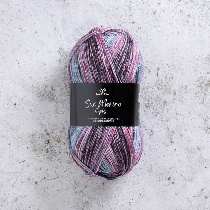 Svarta Fåret Sox Merino 4 ply 15 Magisk realism