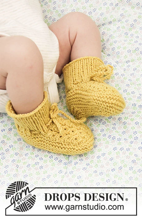 33-27 Stroll in the Park Booties by DROPS Design