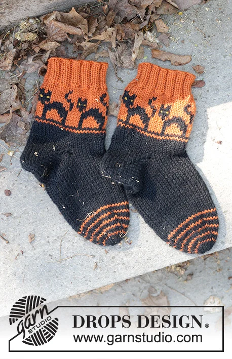 47-29 Spooky Sunset Socks by DROPS Design