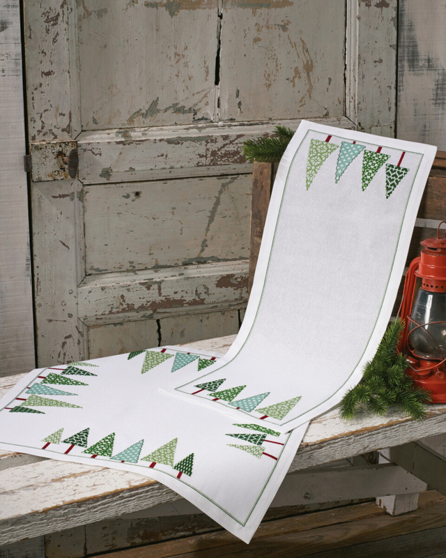 Broderikit Julgranar på rad 56 x 56 cm