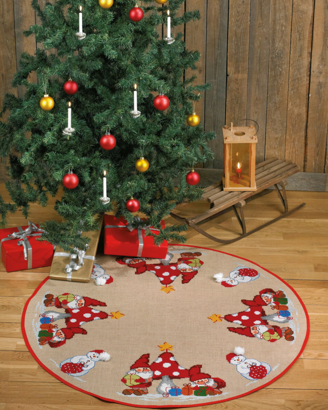 Broderiset Svamp och tomtar Ø 116 cm