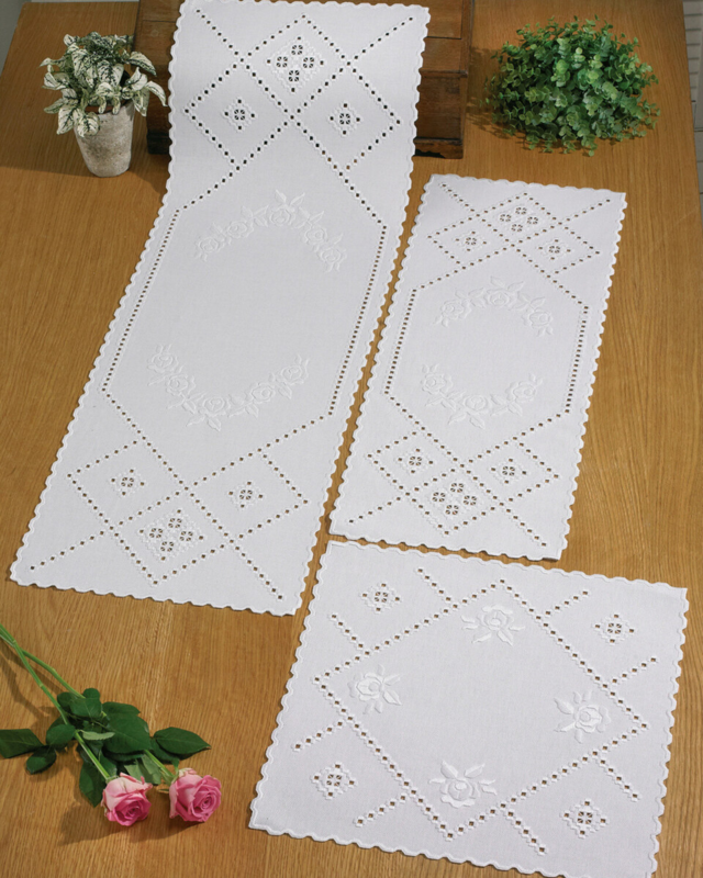 Broderikit Hardanger med rosor 27 x 68 cm