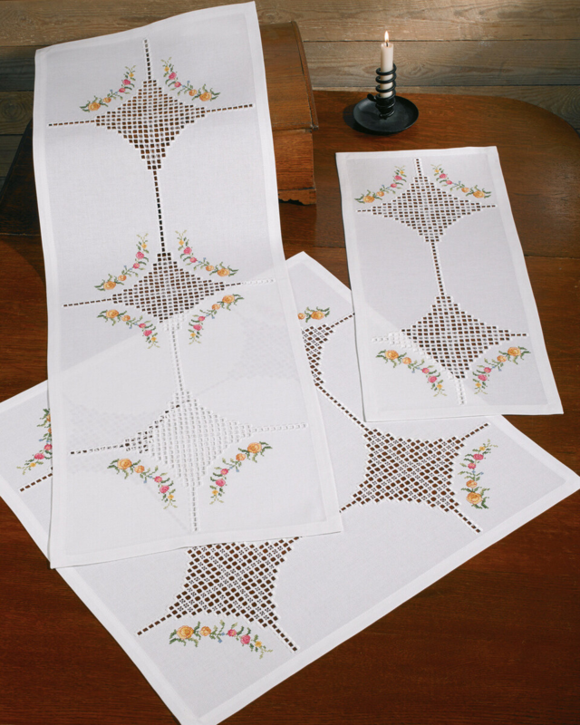 Broderikit Hardanger med blommor 29 x 69 cm