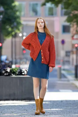 DG419-01 Eline Cardigan Kort Rød Terracotta