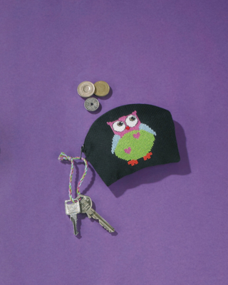 Broderikit Uggla på svart börs 13 x 10 cm